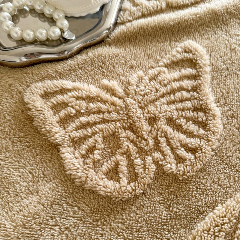 Coral Fleece Fabric Autumn Blanket with Exquisite 3D Butterflys Soft Comfortable Warm Winter Sofa Blankets Four Seasons Blanket