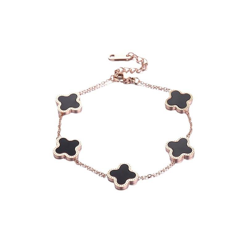 Vierblättriges Kleeblatt Titanstahl Armband für Damen Einfach Farbecht Einzigartig und Elegant