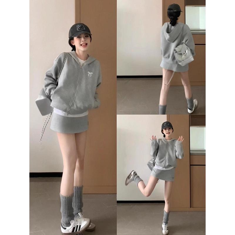 

Women s Navy Blue Sporty Zipper Sweatshirt - American Style, Early Autumn 2026 XL