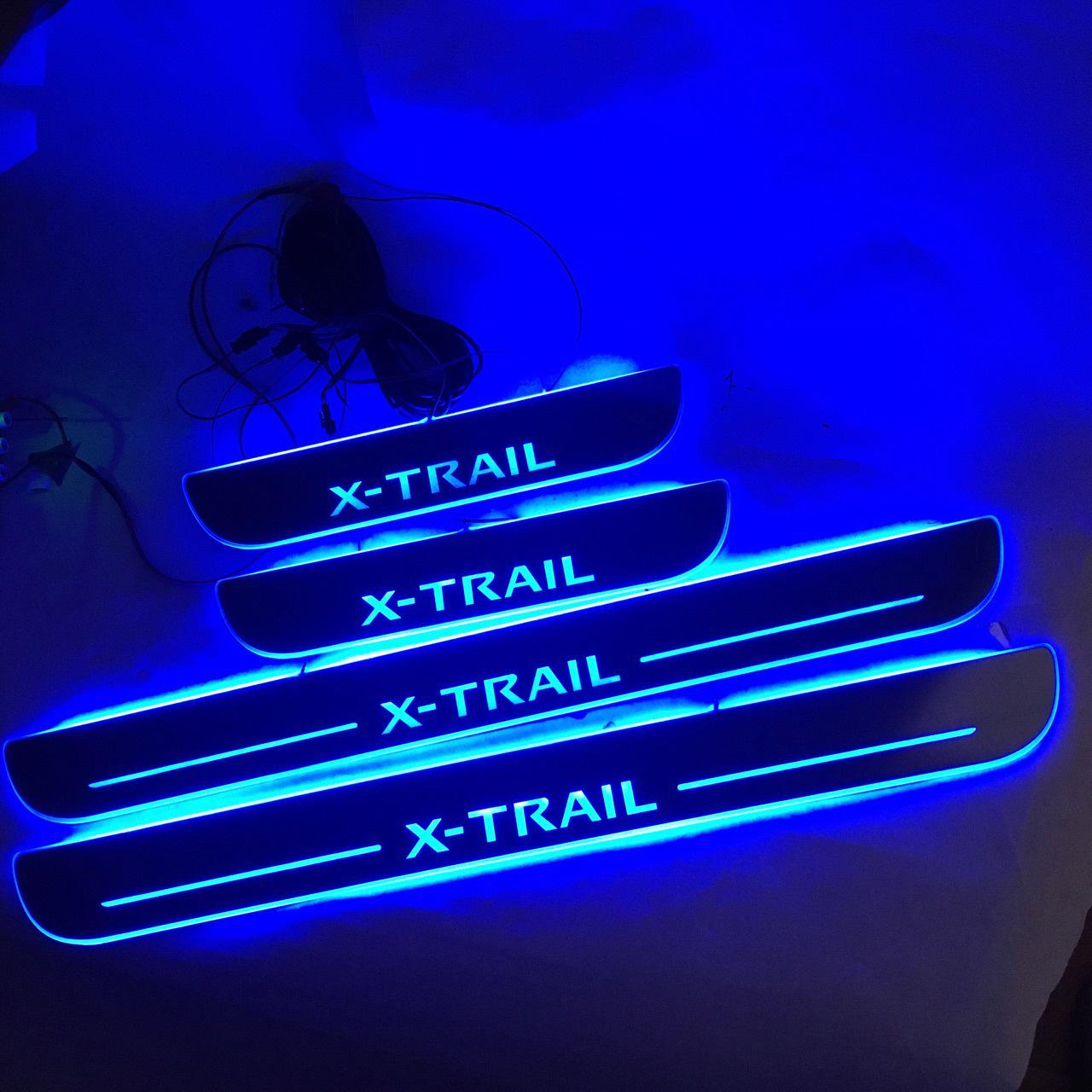 

Светодиодные динамические накладки на пороги Nissan X-Trail – Комплект из 4 штук с эффектом бегущей подсветки 2014+ X-Trail