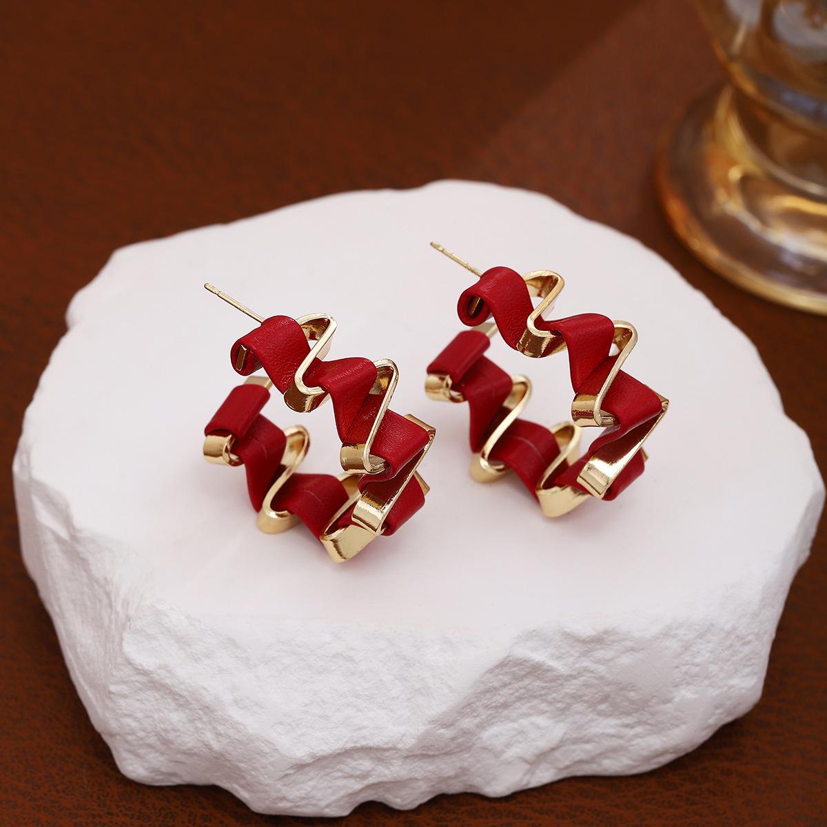 

Серебряные игольчатые серьги-кольца Ankola из красной кожи в форме буквы C — ретро-стиль Гонконга, модные и универсальные