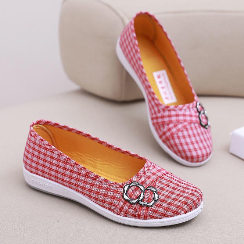 Vecchie scarpe di stoffa di Pechino Scarpe basse traspiranti per anziani e mezza età Scarpe antiscivolo da donna Vecchia signora pigra casual mamma scollata
