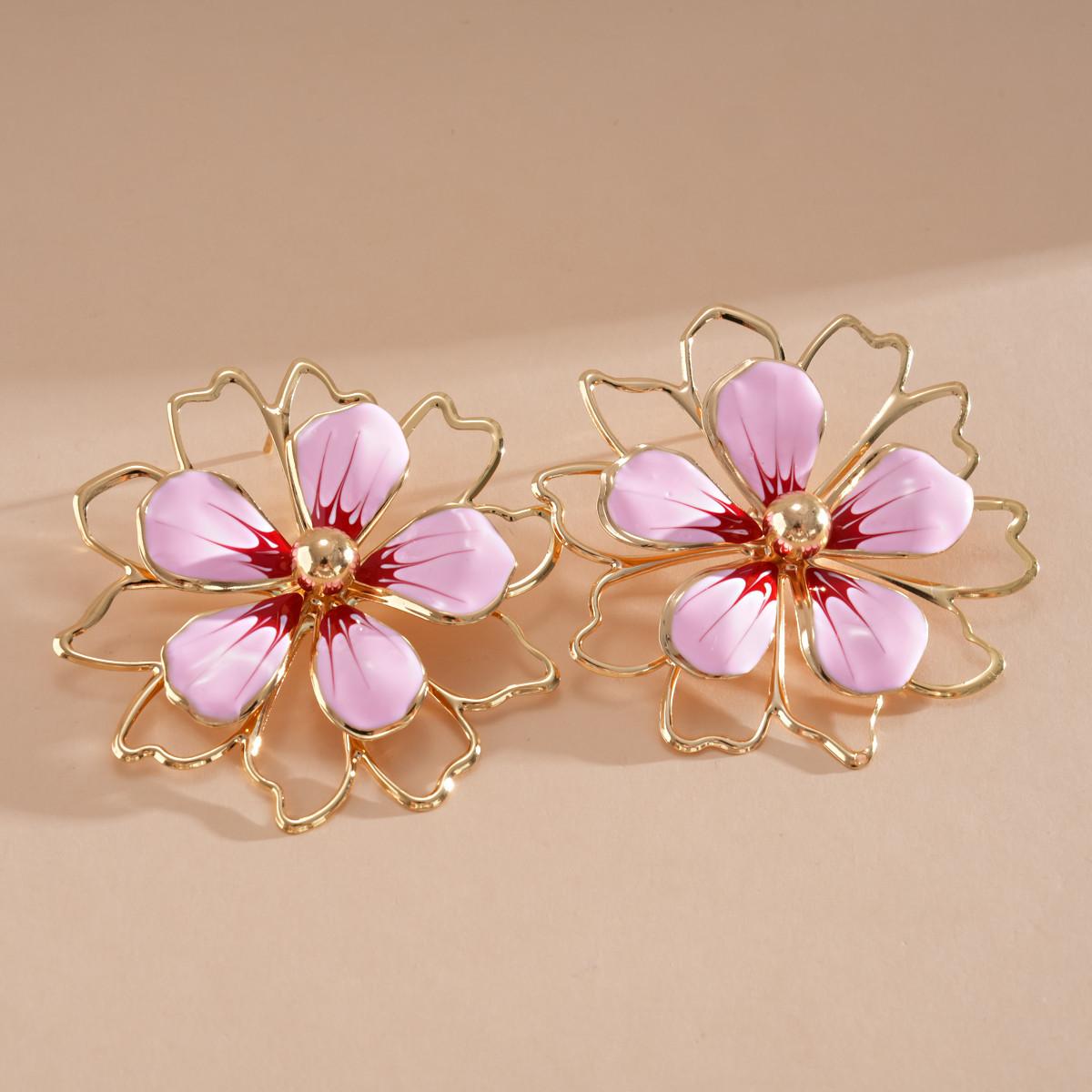 

DIGADAGU Alloy Hollow Flower Stud Earrings New Simple Exaggerated Earrings Women s Party Zircon Accessories розовый