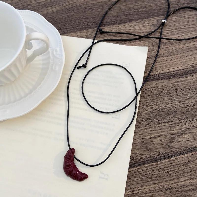 Korean Gold Croissant Pendant Necklaces for Women Girls Creative Clavicle Chain Charm Neck Necklace Jewelry