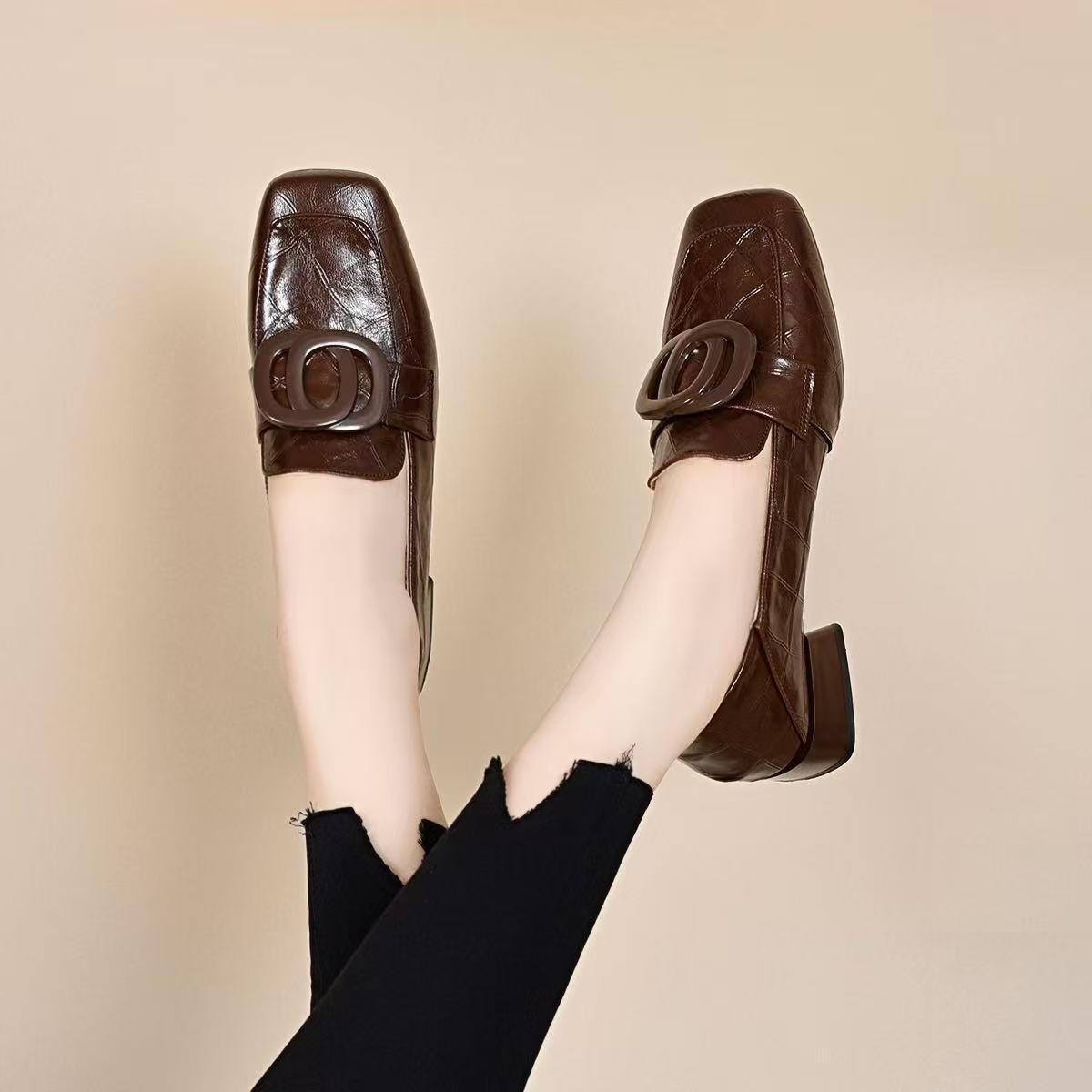 

Женские маленькие туфли с квадратным носком, весенние, с круглой пряжкой, из тисненой коровьей кожи, с мелким вырезом, на низком каблуке, кожаные туфли для работы, туфли-лодочки 37 коричневый