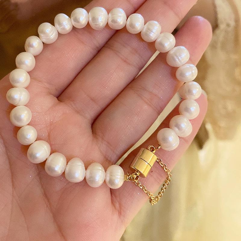 Retro Zircon Cat Pearl Bracelet: Elegant, Fashionable, and Versatile Jewelry for Women.