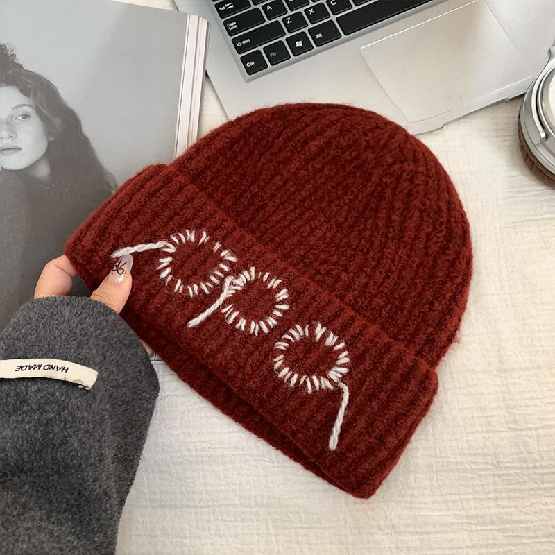 

Niche knitted hat women s new winter big head circumference shows a small face, cold-proof loose warm wool hat M（56-58cm） бордовий