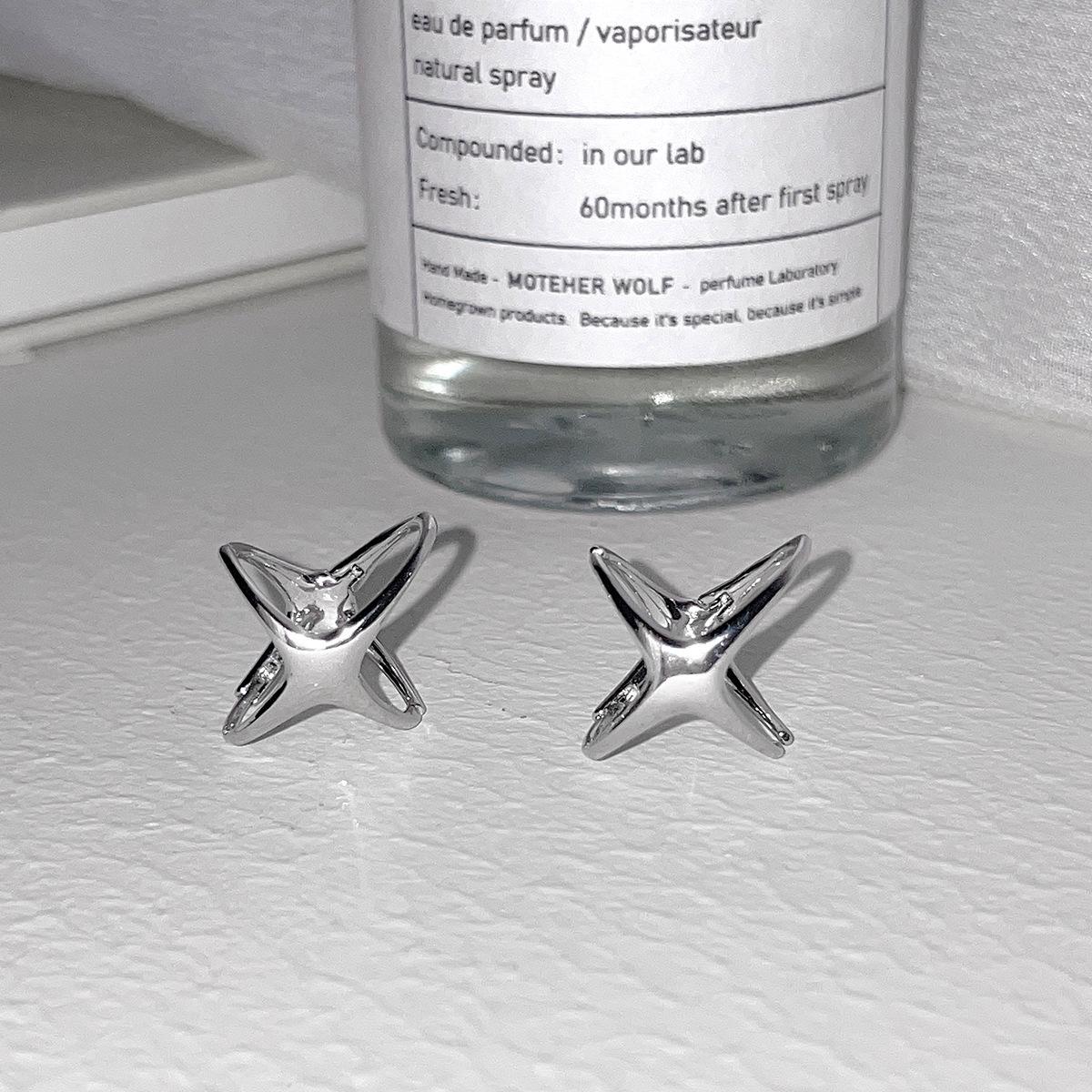 Chic Metallic Four-Pointed Star Earrings - Fashionable & Versatile Design.