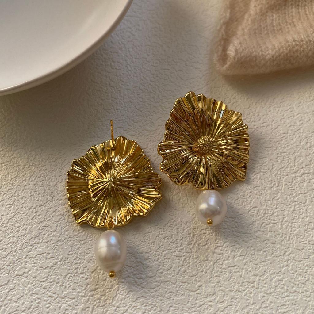 [Autumn Memory] Retro Elegant Natural Baroque Pearl Earrings Design Atmospheric Irregular Earrings