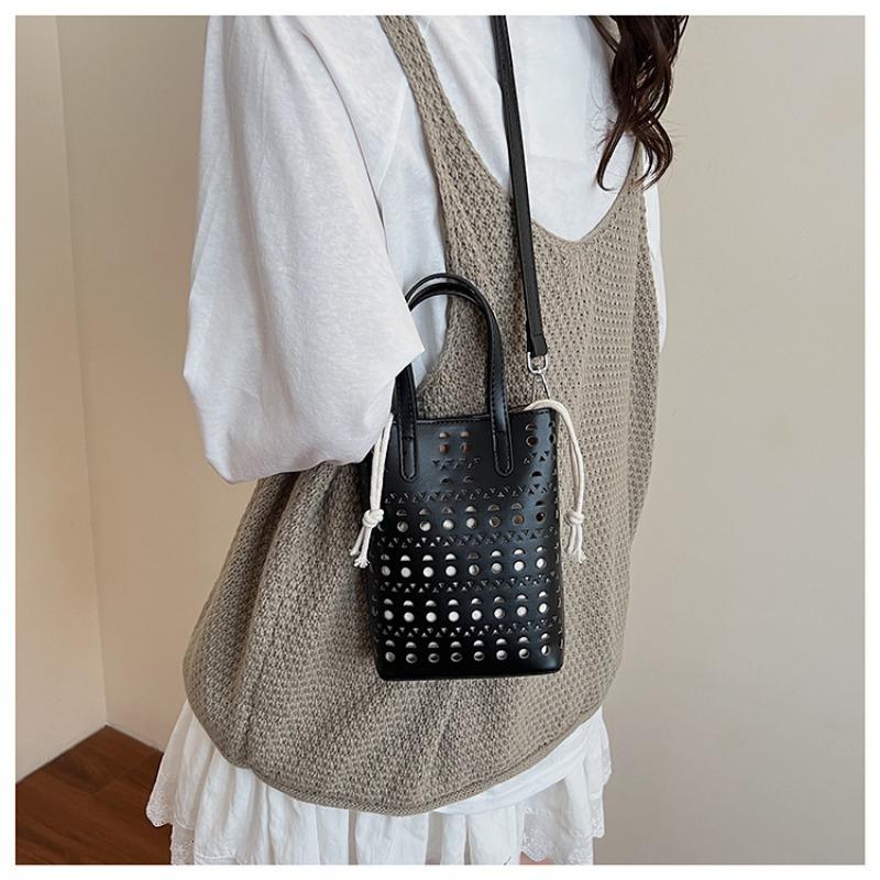 Niche bag women's new summer fashion hollow messenger mother bag portable mobile phone bag
