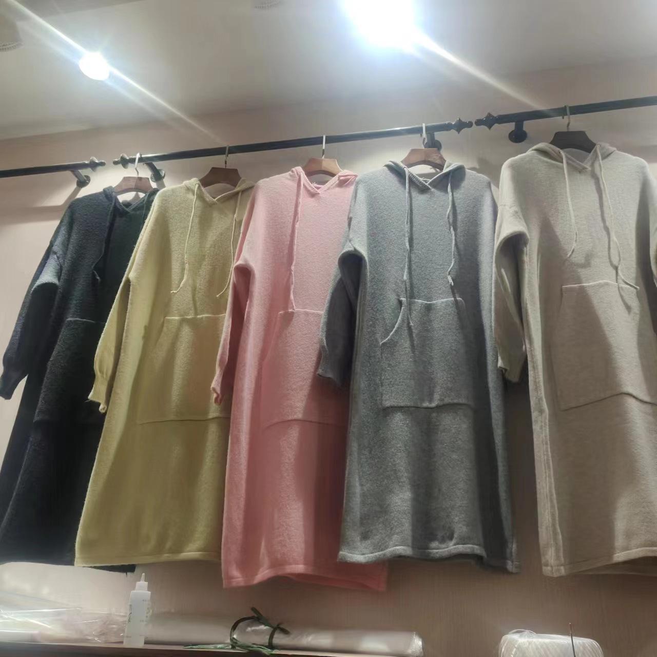 

Вязаное платье-свитер длиной до колена с капюшоном, женское, новое, осенне-зимнее, повседневное, универсальное, свободного ленивого стиля One size чёрный