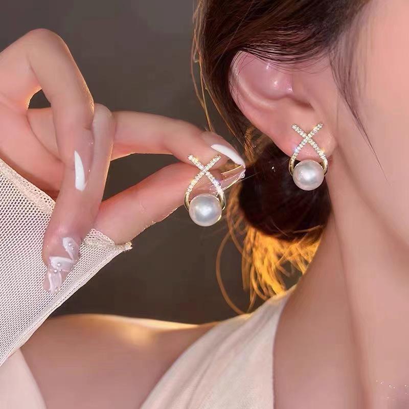 Korean Elegant Pearl Stud Earrings for Women: Versatile, High-Class Style Jewelry