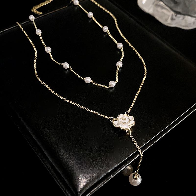 Butterfly Irregular Pearl Necklace Medieval Vintage Temperament Collarbone Chain Versatile High-end Jewelry