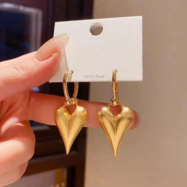 Fall/Winter Elegant Red Ankara Heart Earrings with Drip Glaze - Versatile, High-End Sophistication