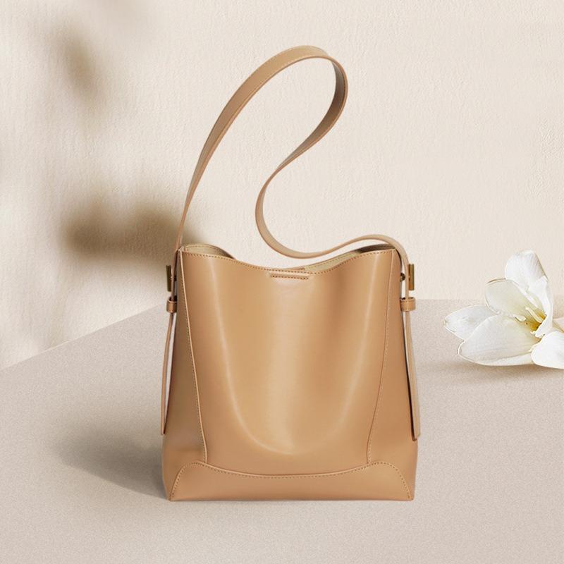 Leather Bucket Bag High-end Fashion Shoulder Messenger Bag Large Capacity Leather Women's Bag Commuter Tote Bag Women