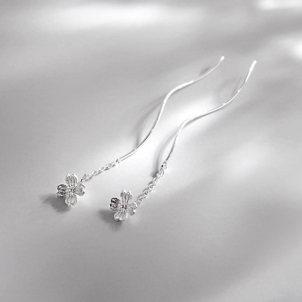 Fashion Four-Leaf Clover Ear Wire Long Tassel Ladies Earrings Temperament Simple Earrings