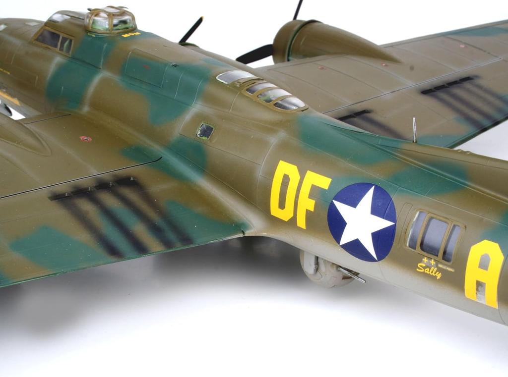 German Revell Memphis Belle Plastic Model 1/48 B-17F