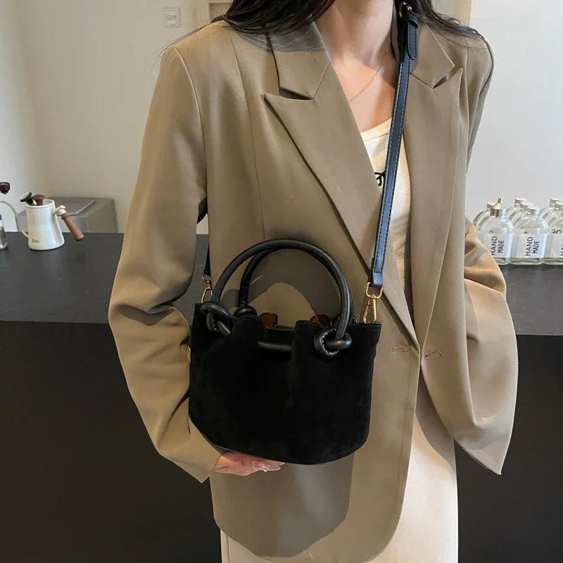 Samt Einfache Hochwertige Damen Umhängetasche Einfarbig Vielseitige Mode Schultertasche Weiche Pendler Eimer Handtasche