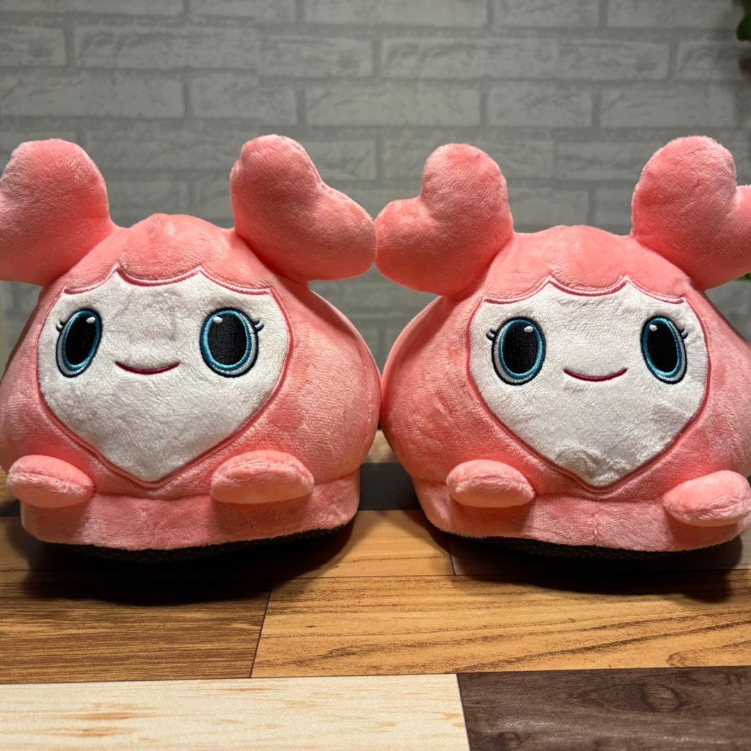 

[USED] TWICE LOVELYS GIGO Exclusive Momo Plush Slippers, Pink