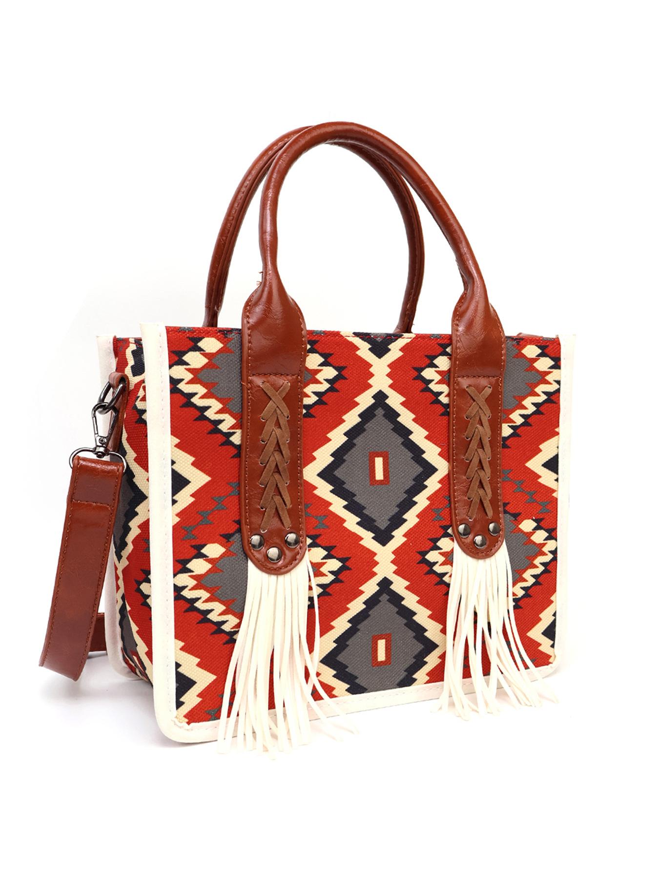 

Вінтажна полотняна сумка з бахромою і принтом у богемному стилі