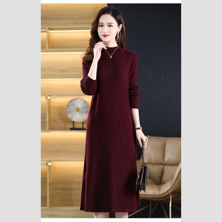 Ensfarvet strikket kjole for kvinner høst og vinter Lang knelengdekjole Løs og avslappet genser
