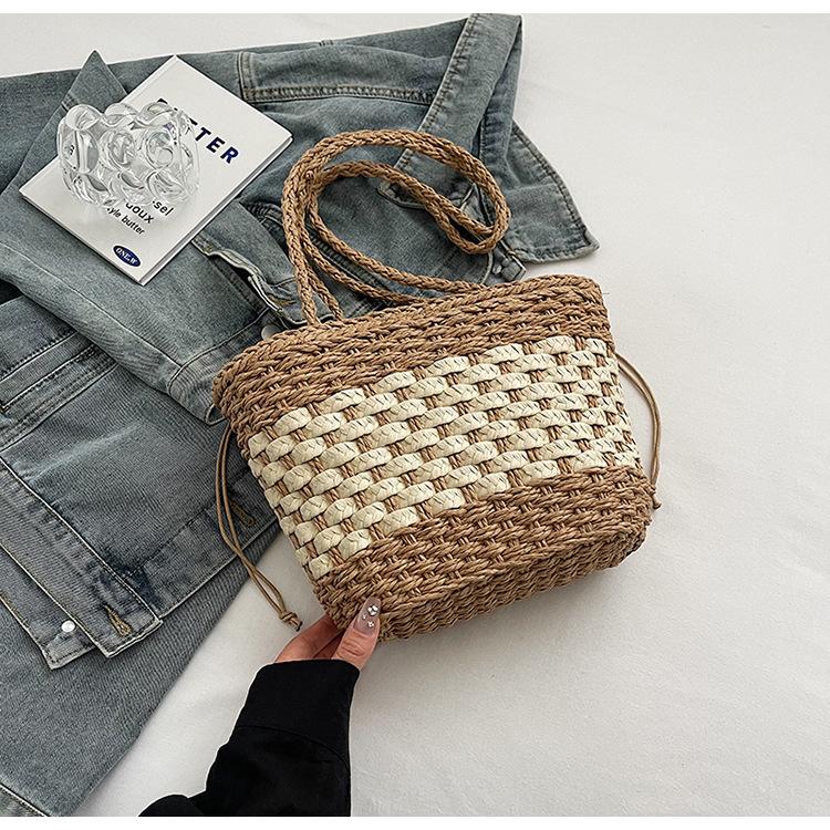 

Large capacity straw bag women s new trendy summer versatile shoulder bag fashion contrasting color casual vegetable basket bag хакі
