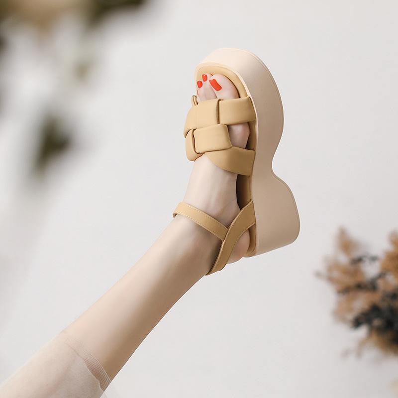 Small size sandals women's summer new muffin thick-soled beach shoes flat-soled woven outer casual shoes