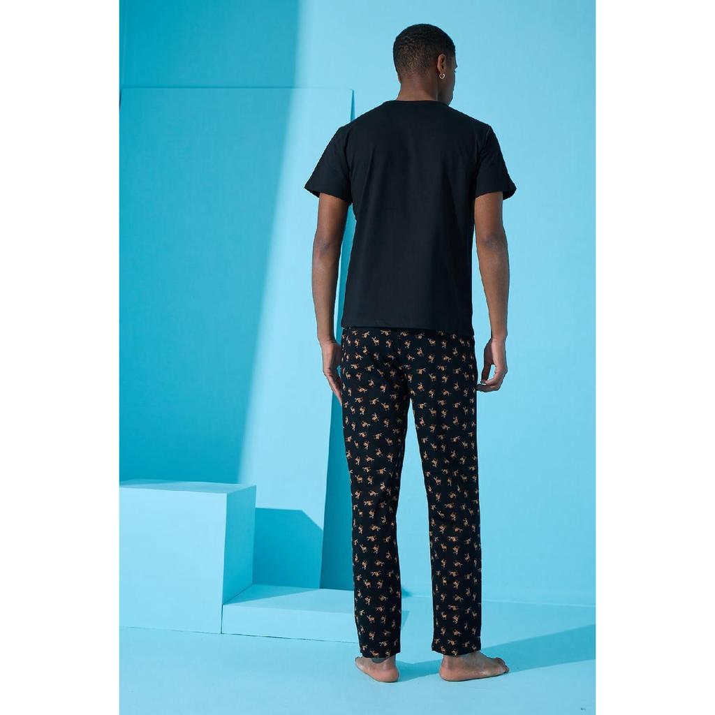 Schwarzes kurzärmliges Herren-Pyjama-Set mit Taschendetail und Hirschmuster