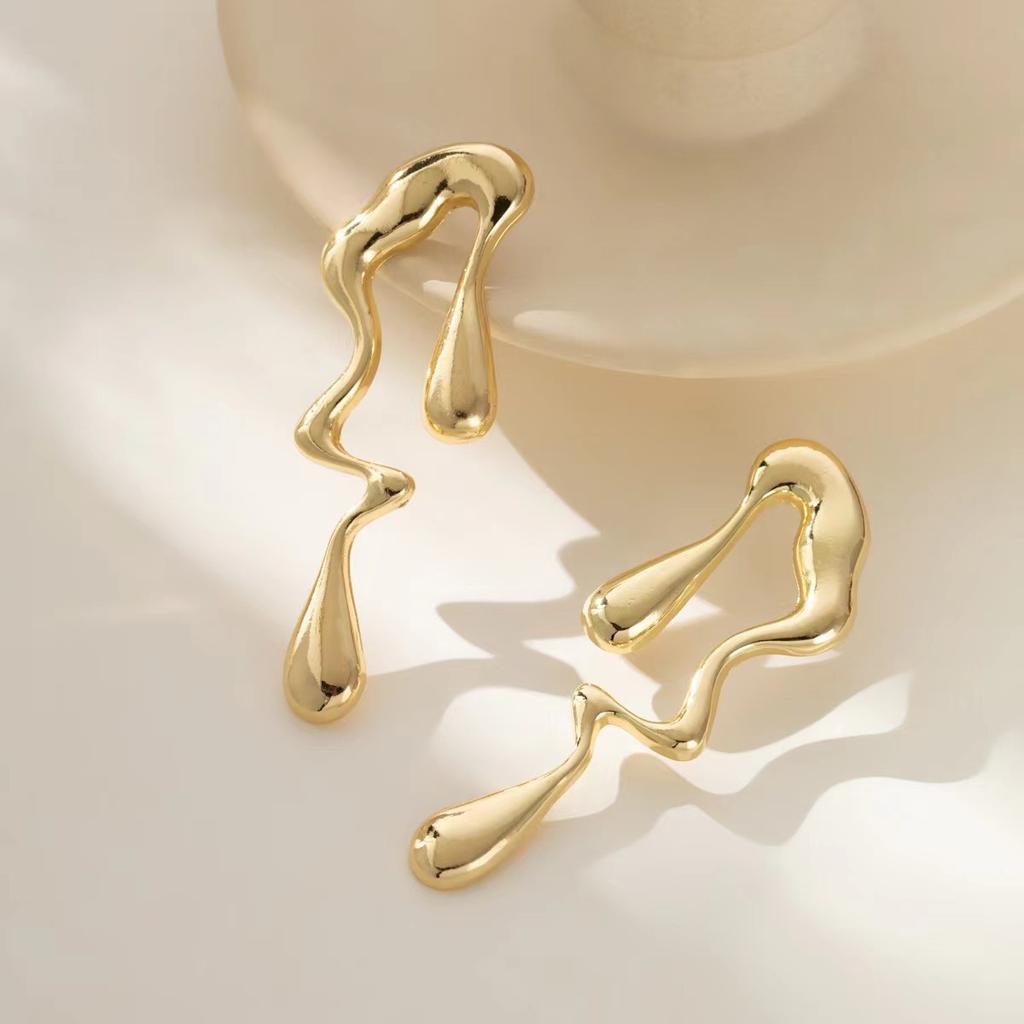 Irregular water droplets Metal stud earrings Atmospheric fashionable retro