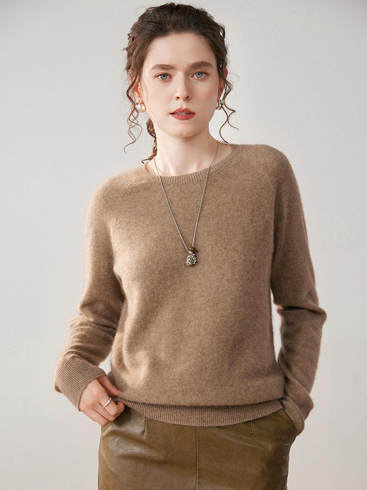 Women's Versatile Cashmere Round Neck Sweater - Thin, Simple, Loose-Fit Knitted Design for Autumn/Winter.
