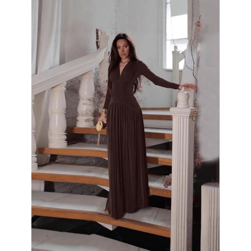 

Новая осенне-зимняя женская коллекция представляет элегантное длинное платье с плиссировкой, приталенным силуэтом и свободным, повседневным, нишевым однотонным дизайном. L темно-коричневого