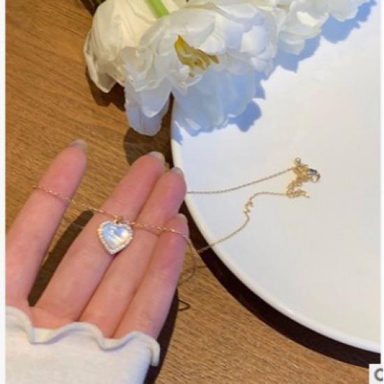 C200 Heart Necklace for Women 2022 New Clavicle Chain Light Luxury Niche Design Neck Chain Ins Simple Chain Necklace