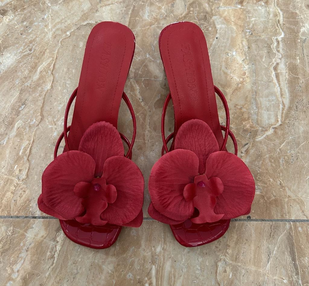 Elegant style red high heels for women 2025 new flower toe high-heeled slippers for summer