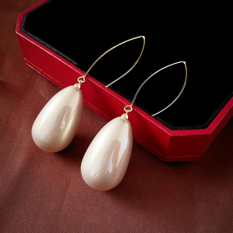 

Элегантные французские серьги-подвески с жемчугом: Простой, высококлассный ретро-дизайн для женщин