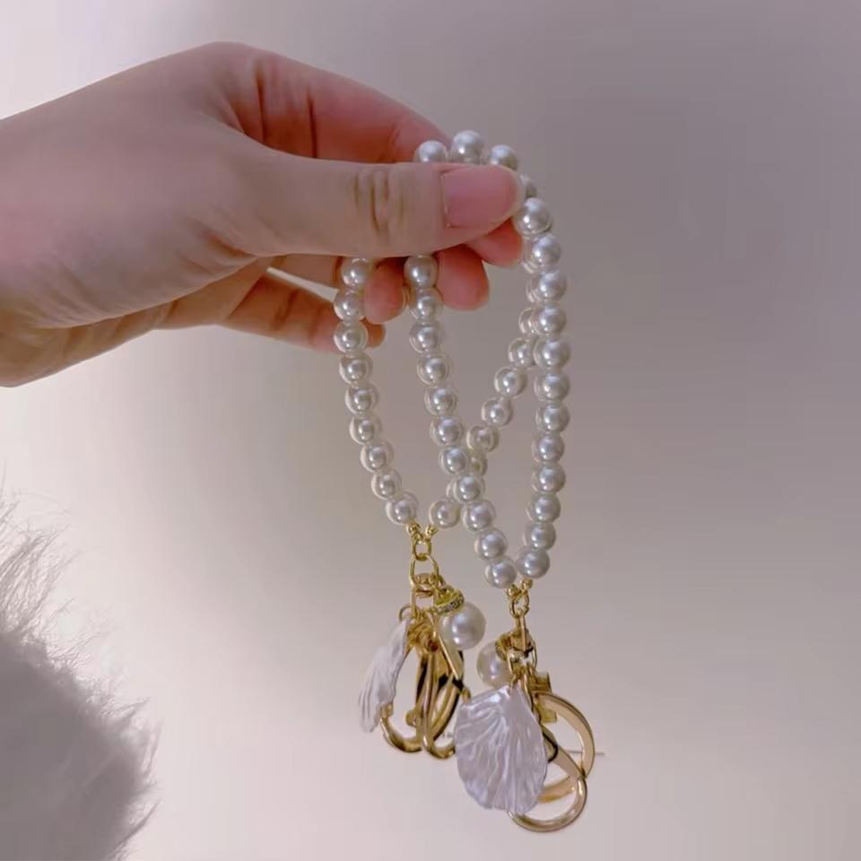 Cute Pearl Keychain for Women Girls Shiny Pearl Bead Shell Phone Bag Backpack Charm Accessory Car Key Key Chain Pendant 1