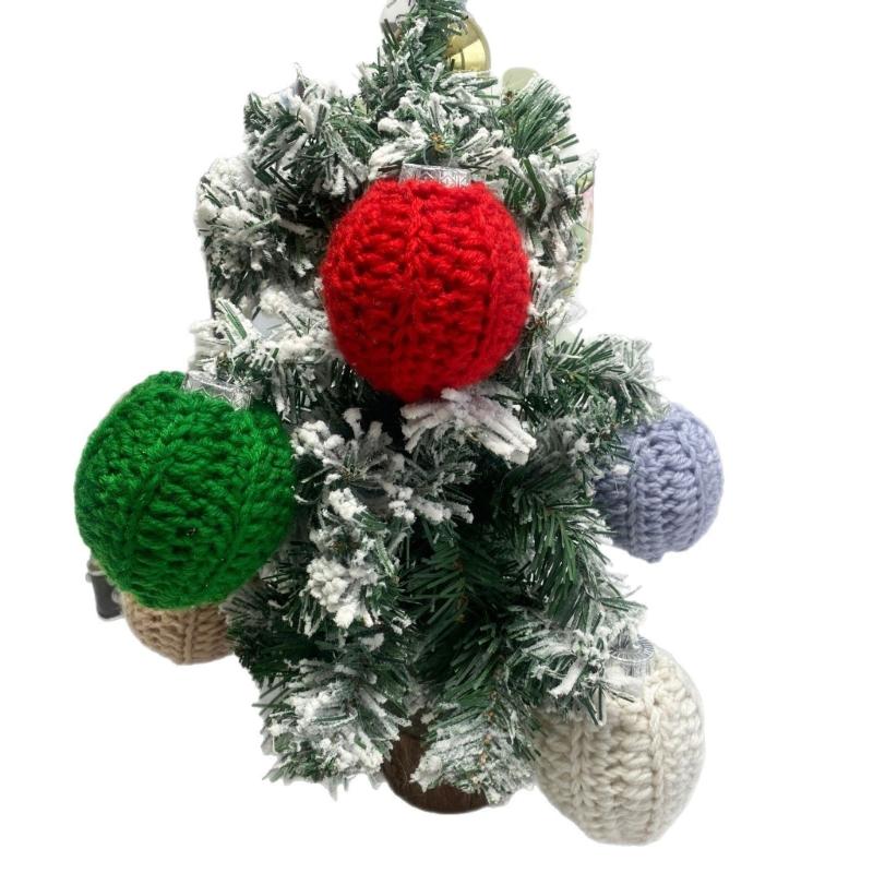 Set Of 2 Knitted Christmas Ornament Balls 6CM Soft Polyester Plastic Handcrafted Seasonal Decoration For Gift Wrapping