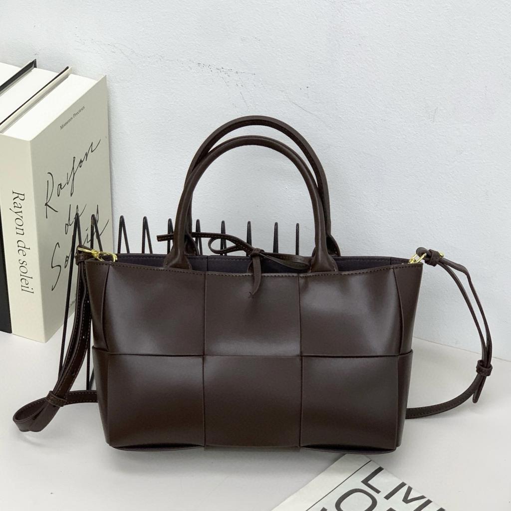 Cross-border hot-selling 28CM cowhide woven portable tote bag, genuine leather handbag, commuting versatile single shoulder messenger women's bag