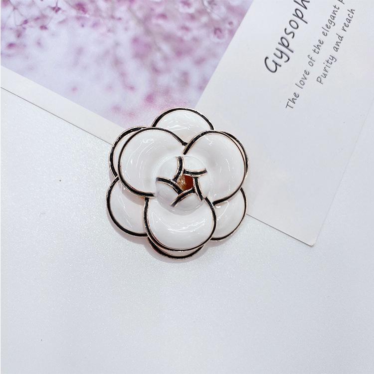 Pearl Camellia Brooch: Elegant Korean-Style Sweater & Coat Accessory for Autumn/Winter
