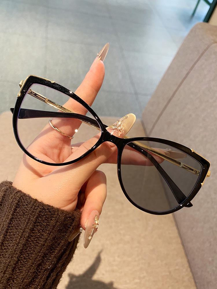 2025 Ultra-Light Cat-Eye Glasses: Natural Look, Versatile for Myopia, Women's Prescription & Non-Prescription Frames