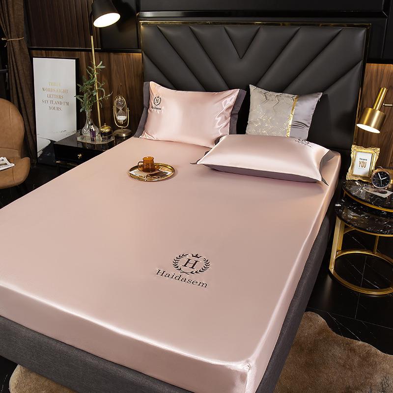 Washed Silk Mattress Three-piece Set, Single-piece Mattress Mat, Washable and Foldable, Fully Enclosed, and the Bedspread Is Non-slip.