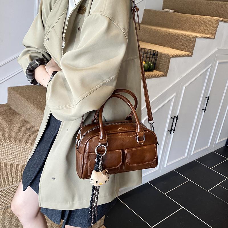 Retro Bowling Bag Handbag Pu Material With Zipper Closure For Daily Use