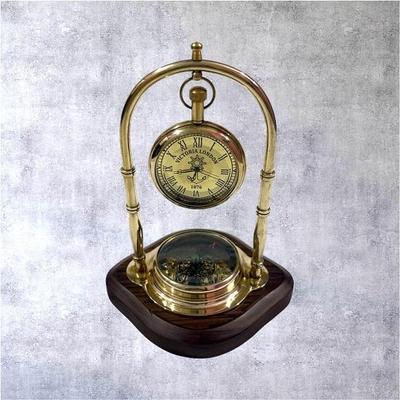 Mässingsbordsklocka med kompass på träfot Nautisk Maritim Kontorsdekor Steampunk Utforskare Bordsdekoration Bordsklocka