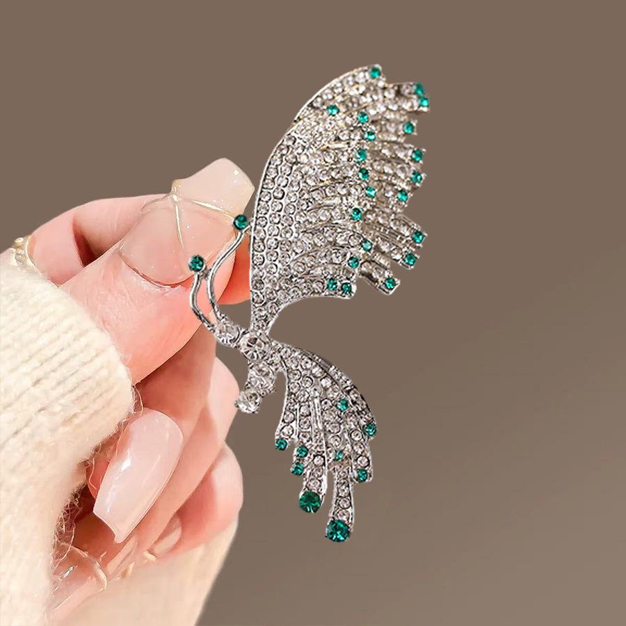 Ruyi Pipa Brooch: Elegant Classic Pearl Pin for Women’s Cheongsam