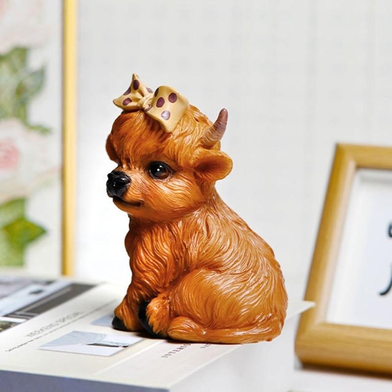 Niedlicher Hochlandrind-Kalb Harzfigur mit detaillierter Schleife Miniatur Heimdeko Statue für Bauernhaus Etagen-Tablett