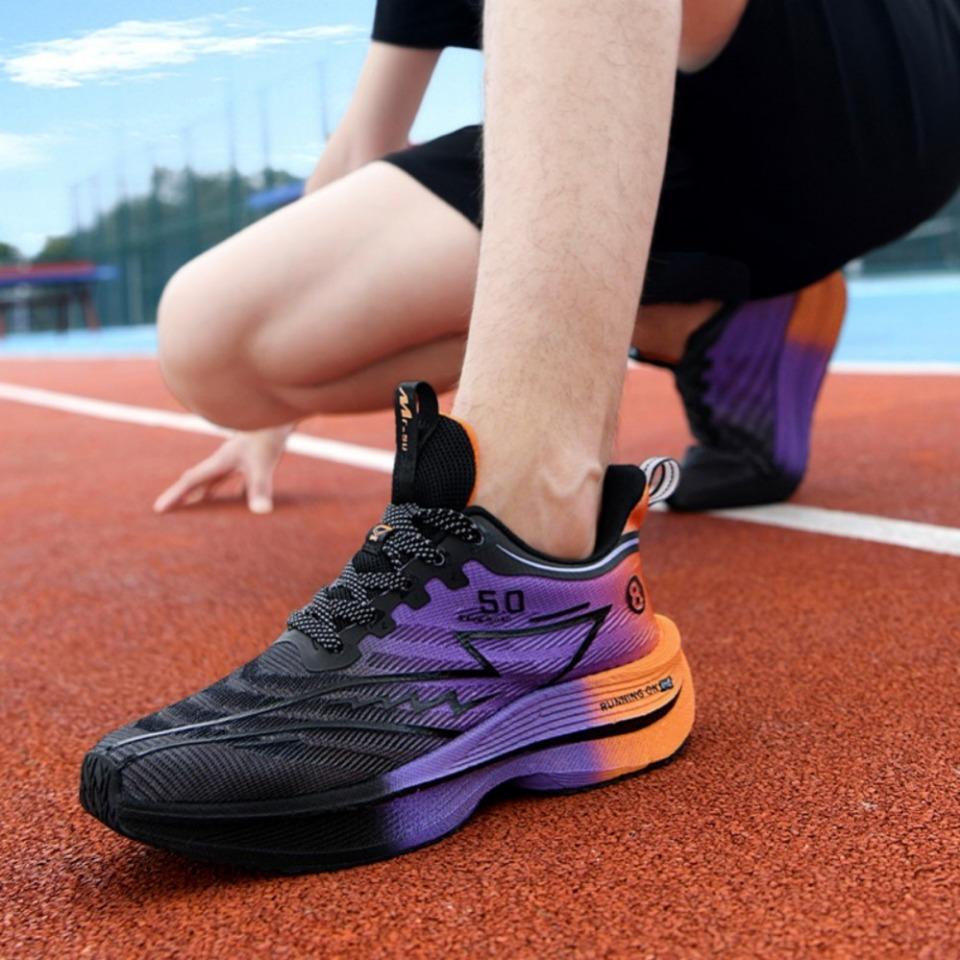 Nuove scarpe da corsa da uomo con piastra in carbonio, ammortizzanti e morbide, scarpe sportive unisex, leggere e antiscivolo.
