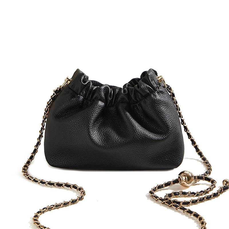 High-End Fashion Versatile Shoulder Messenger Bag Large-Capacity Chain Portable Women'S Bag New Niche Pleated Cloud Bag