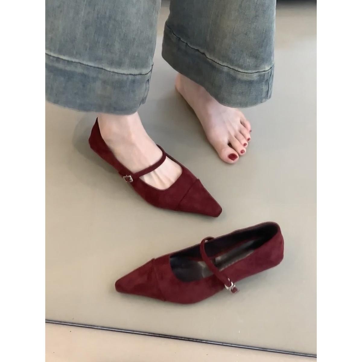 

Заостренный французский темперамент односложная пряжка с черными высокими каблуками на низком каблуке для поездок на работу универсальные легкие одинарные туфли для женщин 39