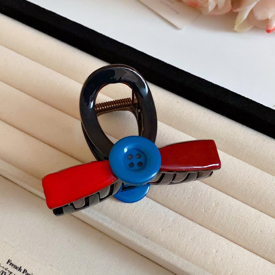 

Holiday style colored acrylic round button hairpin Dongdaemun simple shark clip commuter versatile hair accessories