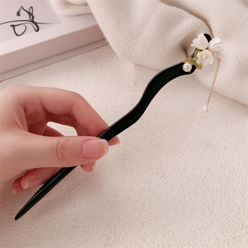 New Chinese Style Wooden Hairpin Ancient Wind Chime Orchid Exquisite Butterfly Hairpin Niche High-end Coiled Hair Flower Hairpin