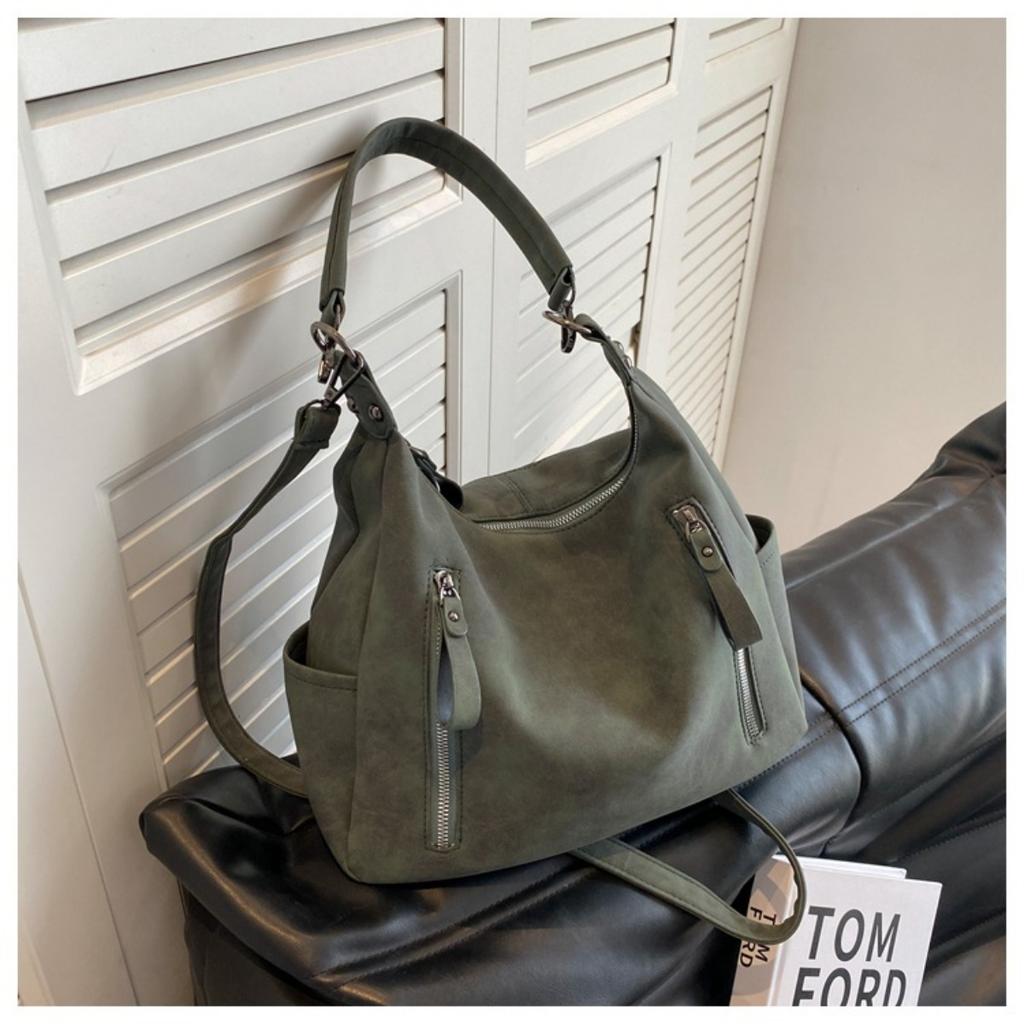 Stylish Synthetic Leather Duffel Bag - Adjustable Shoulder Strap, Multiple Compartments, Black or Khaki, Perfect for Short Trips and Casual Outings